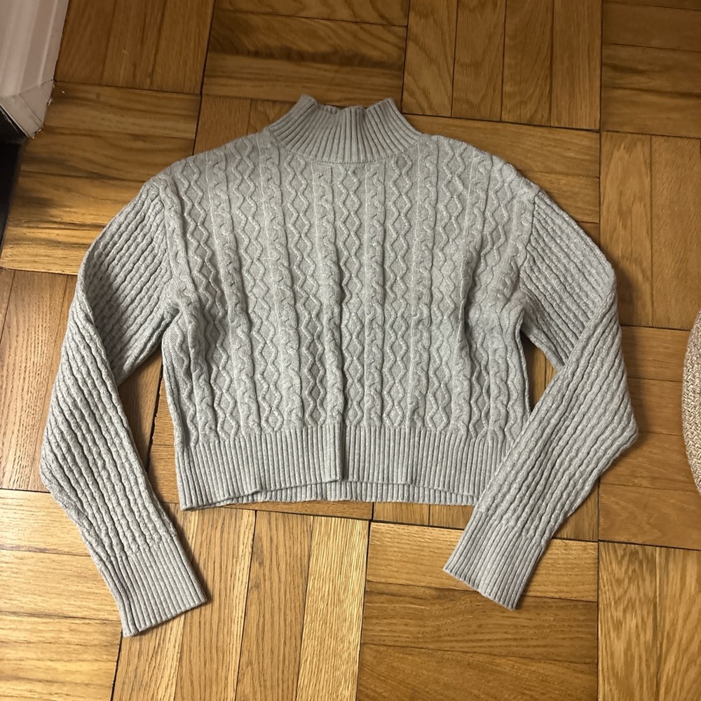 Banana republic cropped gray cableknit sweater - Picture 2 of 3